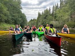 Der Mann mit dem weißen Hemd links hinten hat nichts mit unserer Cloppenburger Reisegruppe zu tun.